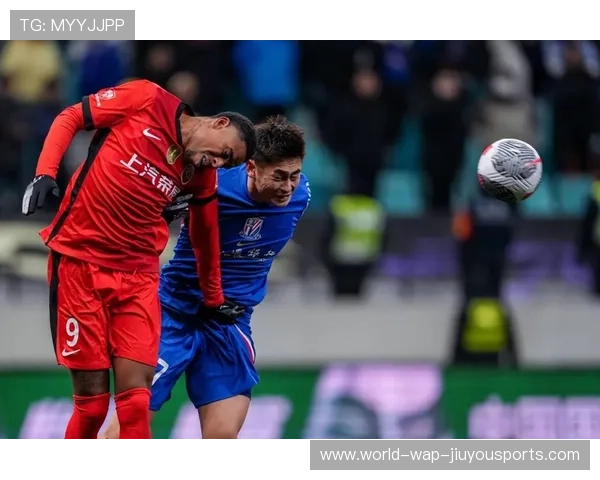 河南队古斯塔沃禁区内小角度推射，门将倒地挡出